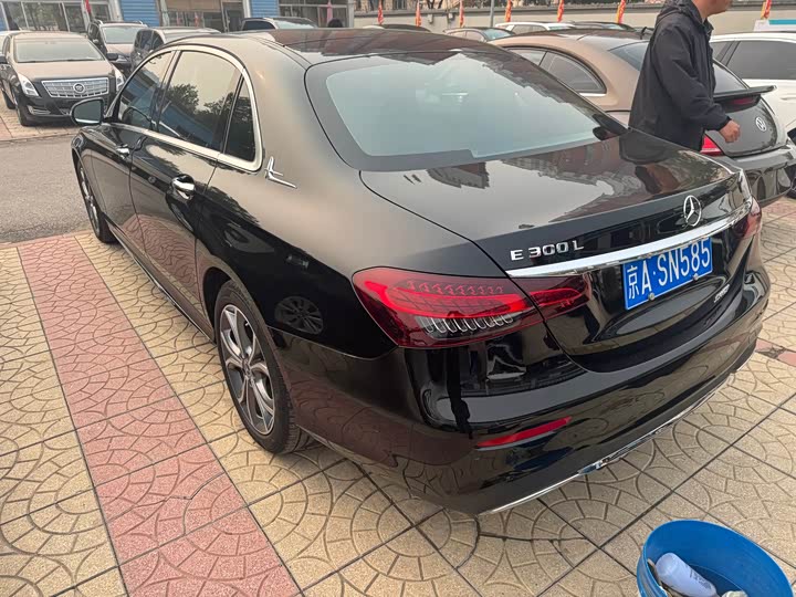 Фото 16 - Mercedes-Benz E-Class