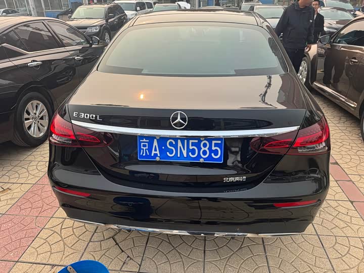 Фото 17 - Mercedes-Benz E-Class