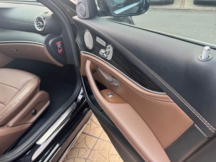 Фото 4 - Mercedes-Benz E-Class