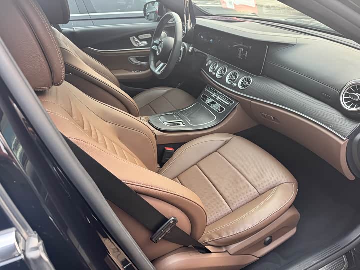 Фото 5 - Mercedes-Benz E-Class