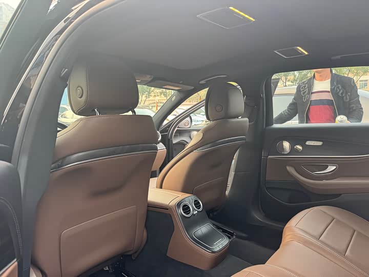 Фото 8 - Mercedes-Benz E-Class