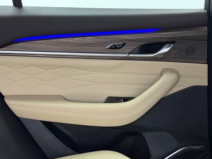 Фото 11 - Geely Monjaro