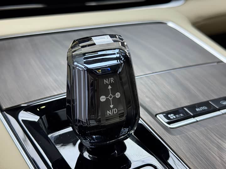 Фото 3 - Geely Monjaro