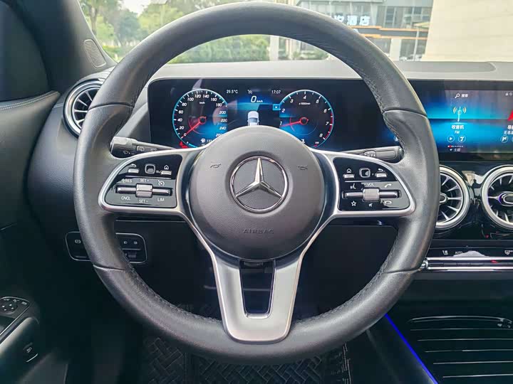 Фото 12 - Mercedes-Benz GLA-Class