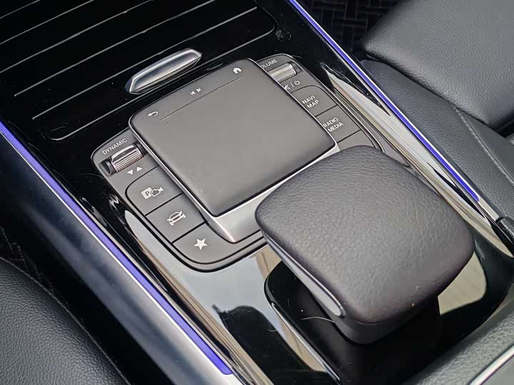 Фото 13 - Mercedes-Benz GLA-Class