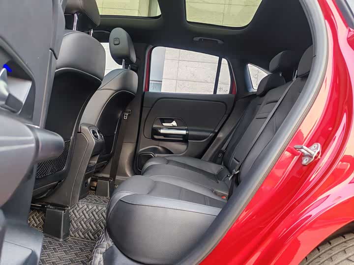 Фото 15 - Mercedes-Benz GLA-Class