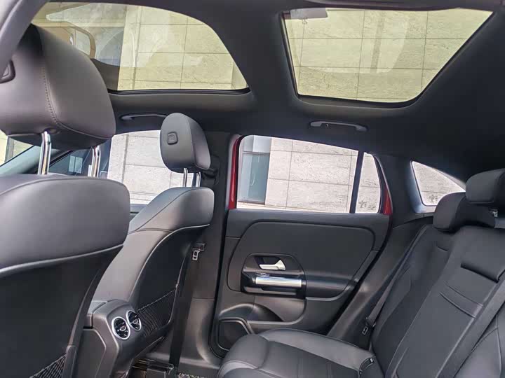 Фото 18 - Mercedes-Benz GLA-Class