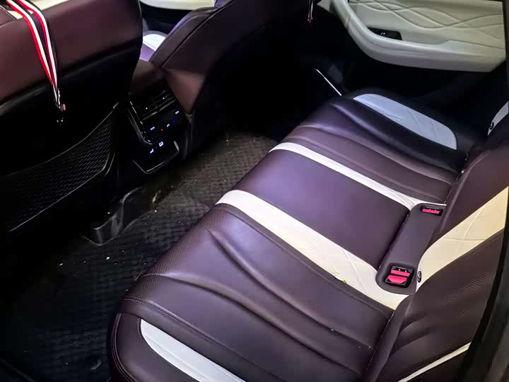 Фото 5 - Geely Monjaro