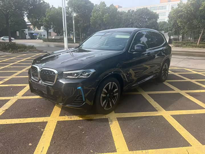Фото 2 - BMW iX3
