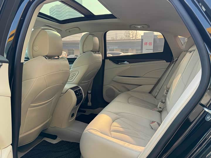 Фото 12 - Buick LaCrosse