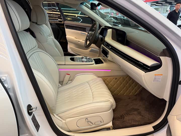 Фото 10 - Genesis G90