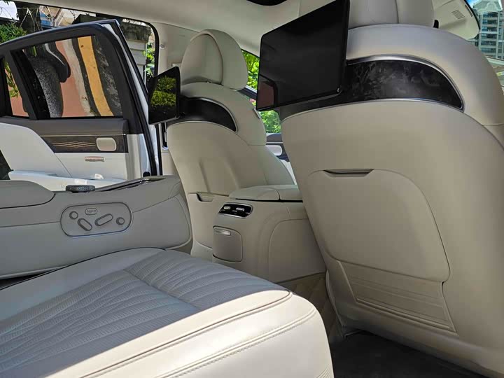 Фото 15 - Genesis G90