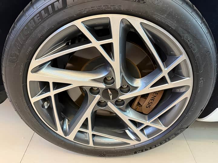 Фото 16 - Genesis G90