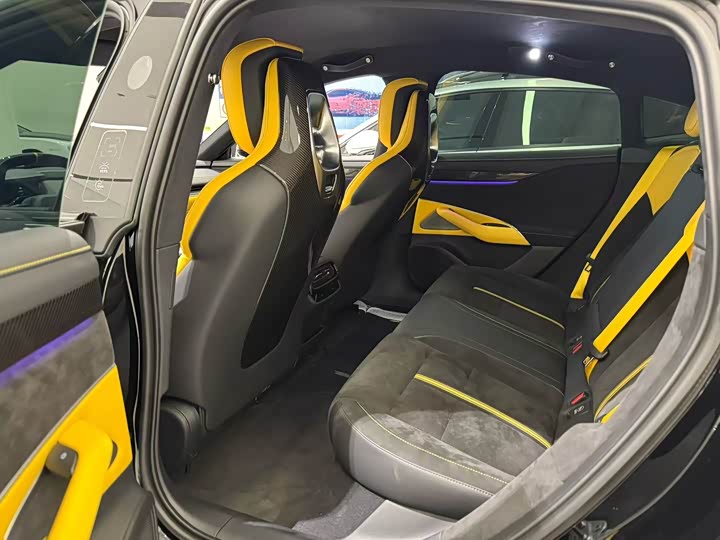 Фото 2 - Xiaomi SU7 Ultra