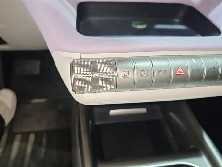 Фото 14 - BYD Dolphin