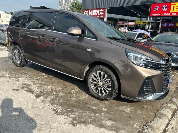 Фото 3 - Buick GL8 ES