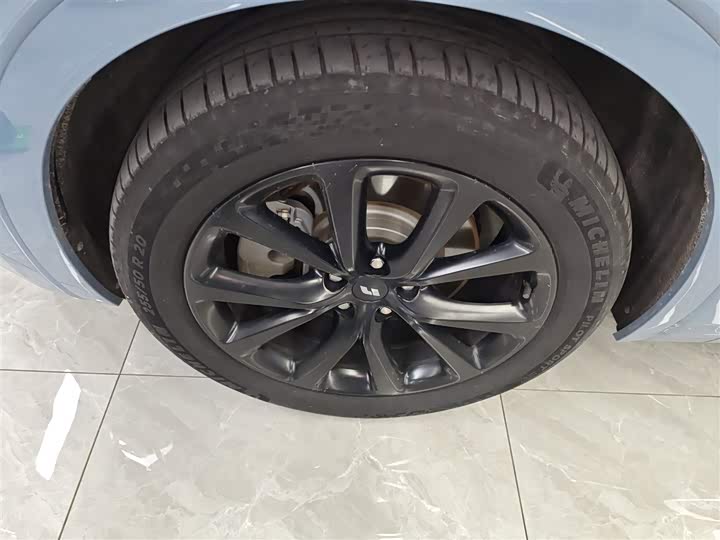 Фото 23 - LiXiang One