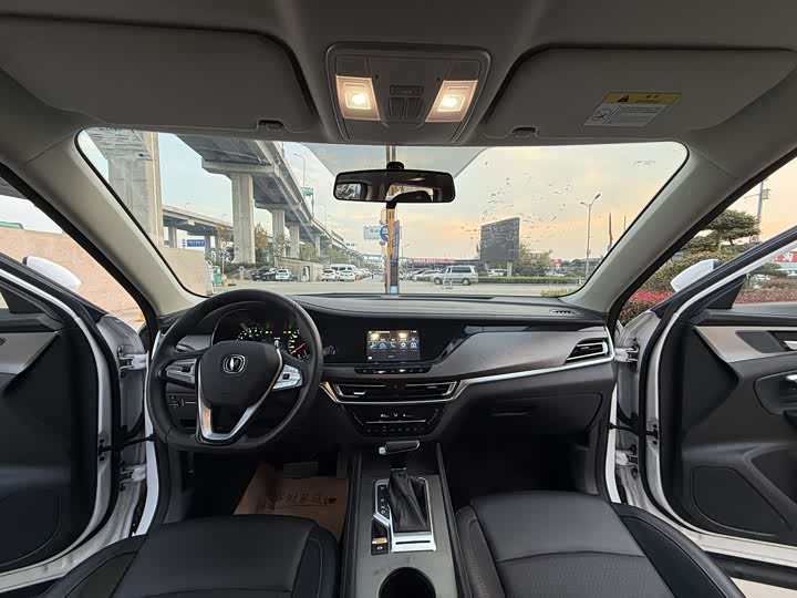 Фото 11 - Changan CS35 Plus