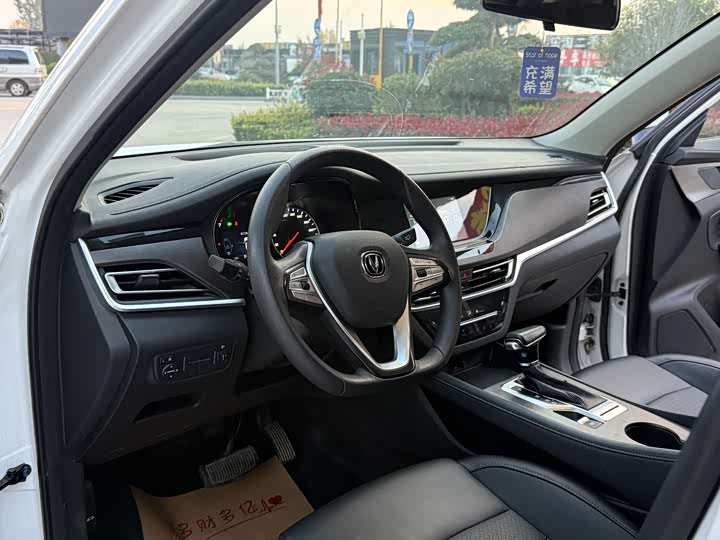 Фото 14 - Changan CS35 Plus