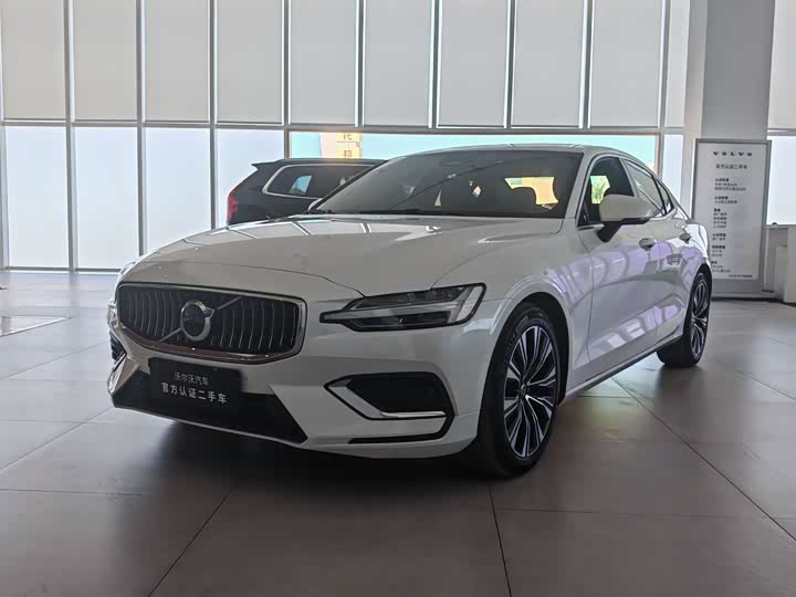 Фото 1 - Volvo S60