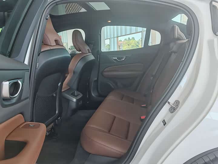 Фото 17 - Volvo S60