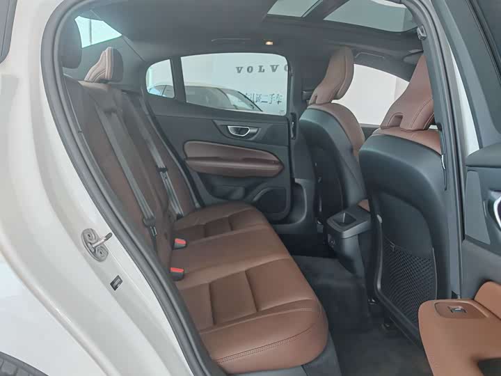 Фото 22 - Volvo S60