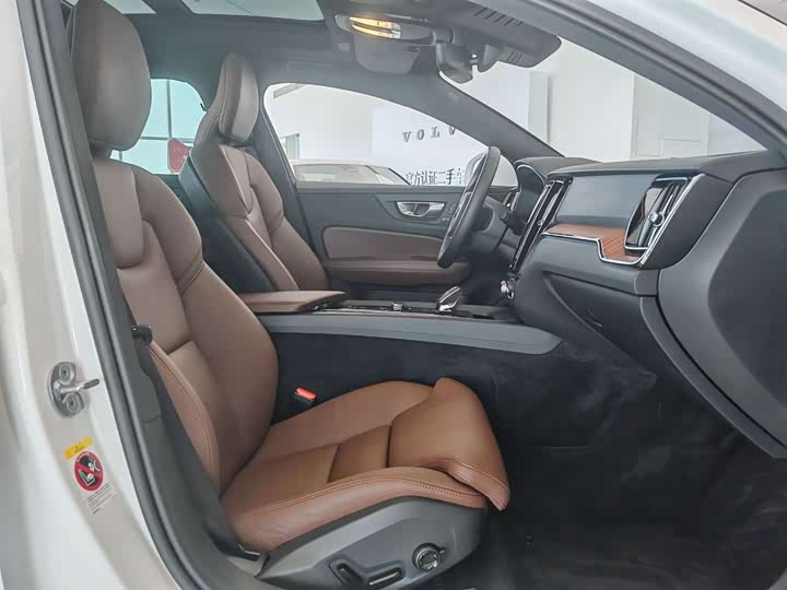 Фото 24 - Volvo S60