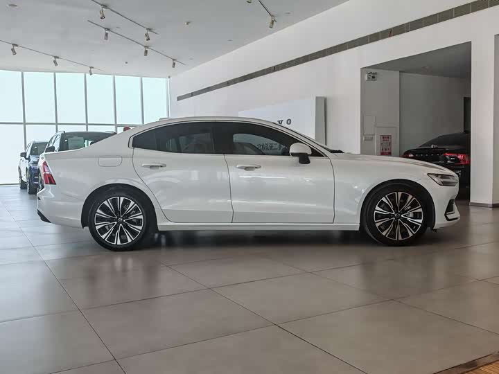 Фото 4 - Volvo S60