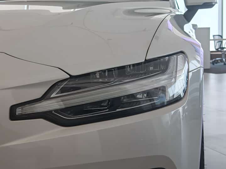 Фото 7 - Volvo S60