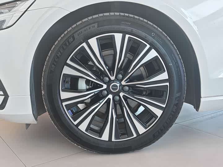 Фото 8 - Volvo S60