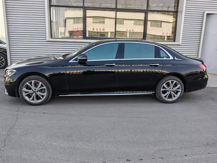 Фото 2 - Mercedes-Benz E-Class