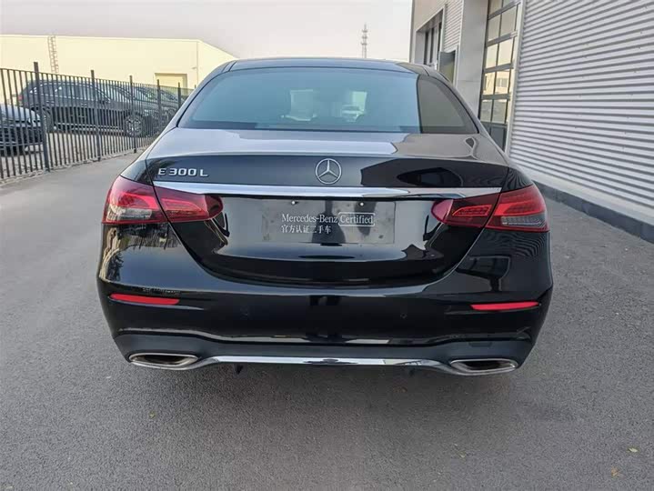 Фото 3 - Mercedes-Benz E-Class