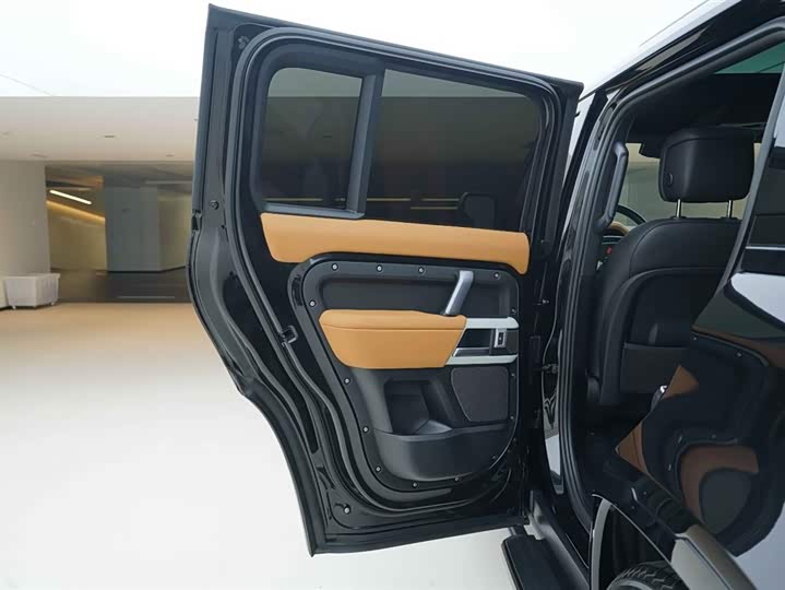 Фото 16 - Land Rover Defender