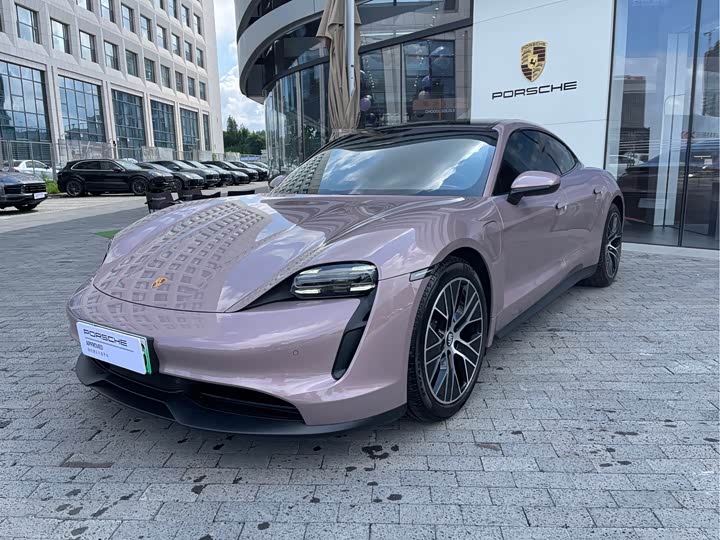 Фото 1 - Porsche Taycan