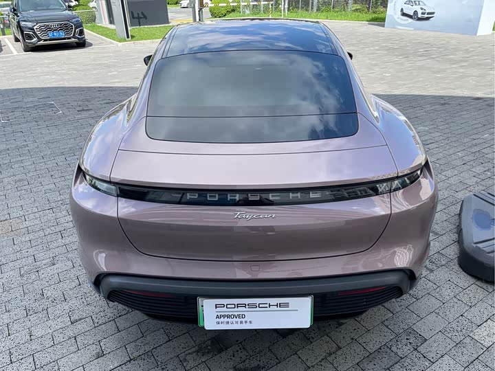Фото 12 - Porsche Taycan