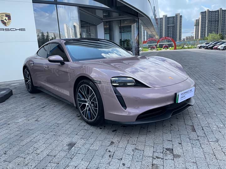 Фото 2 - Porsche Taycan