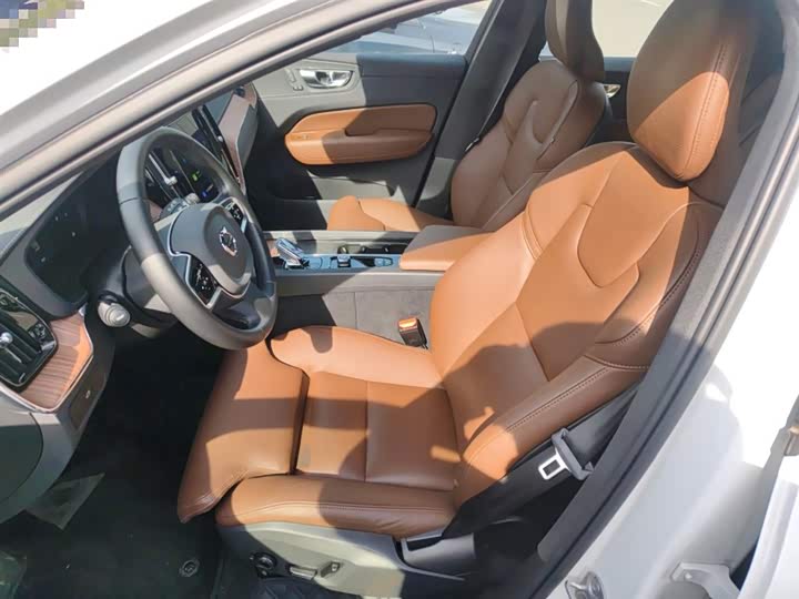 Фото 22 - Volvo XC60