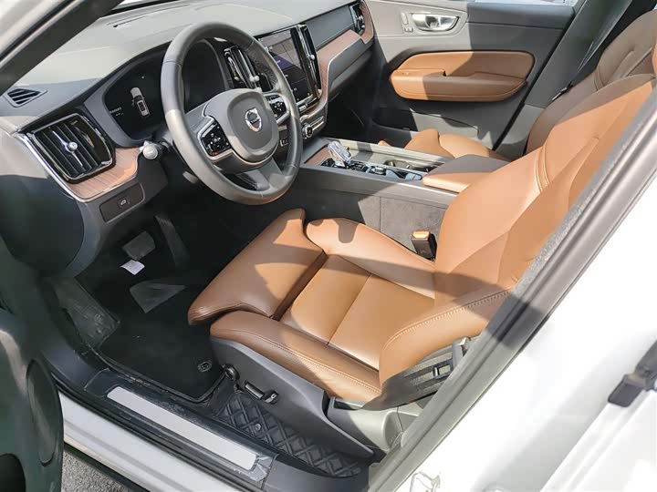 Фото 23 - Volvo XC60