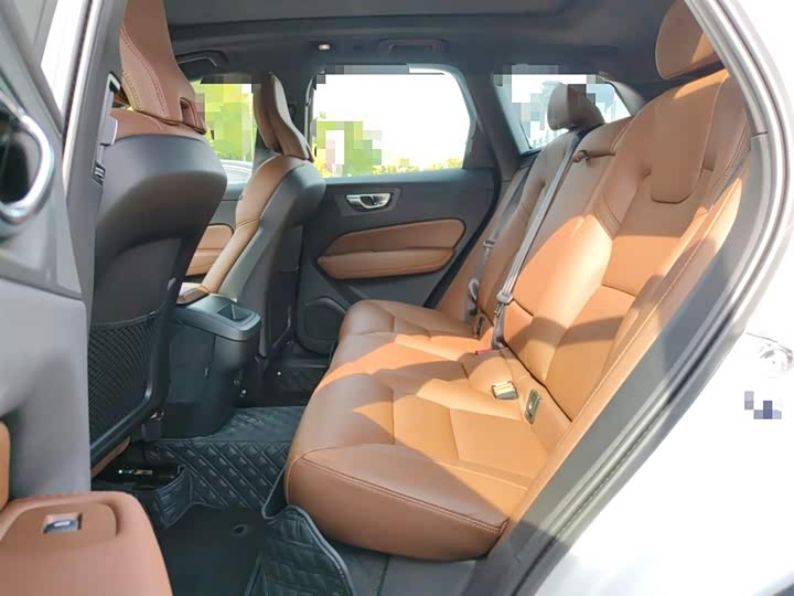 Фото 24 - Volvo XC60