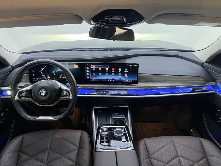 Фото 12 - BMW 7 Series