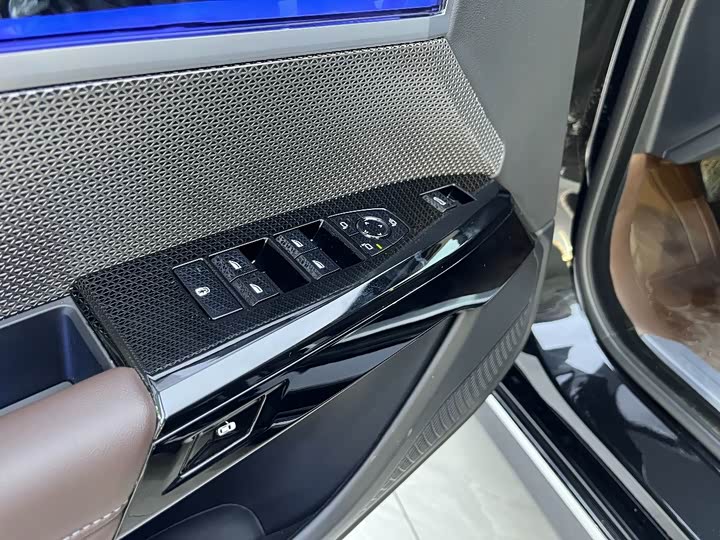 Фото 19 - BMW 7 Series