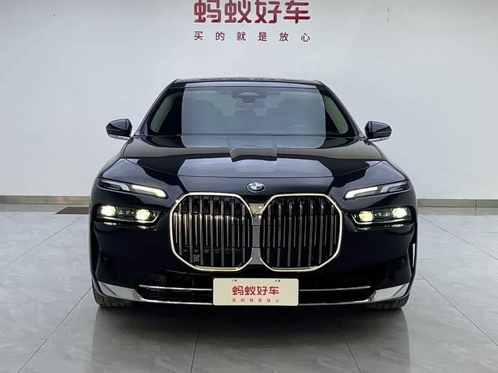 Фото 2 - BMW 7 Series