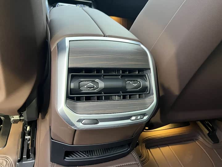 Фото 21 - BMW 7 Series