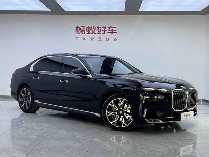 Фото 3 - BMW 7 Series