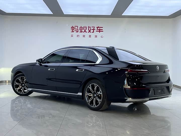 Фото 4 - BMW 7 Series