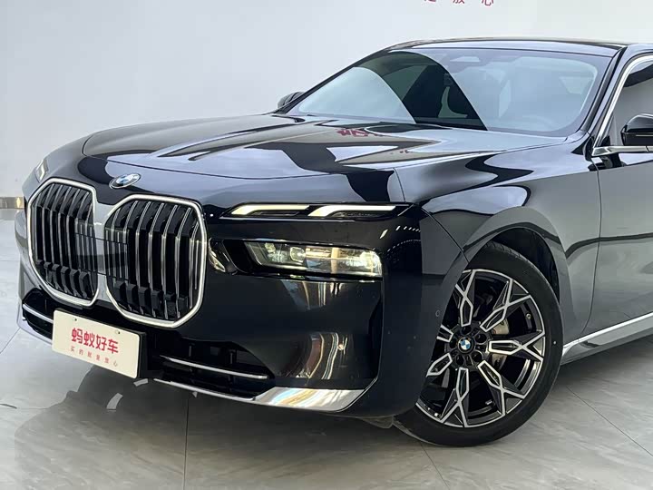 Фото 8 - BMW 7 Series