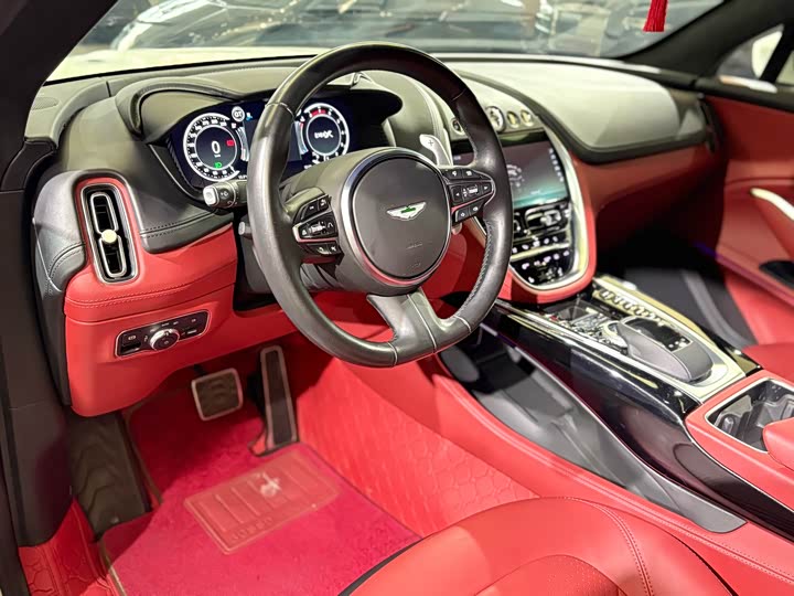 Фото 12 - Aston Martin DBX