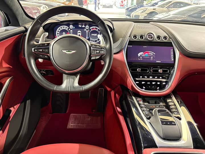 Фото 23 - Aston Martin DBX