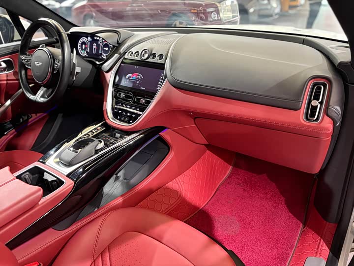 Фото 26 - Aston Martin DBX