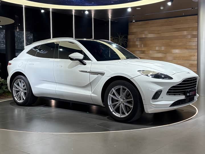 Фото 3 - Aston Martin DBX